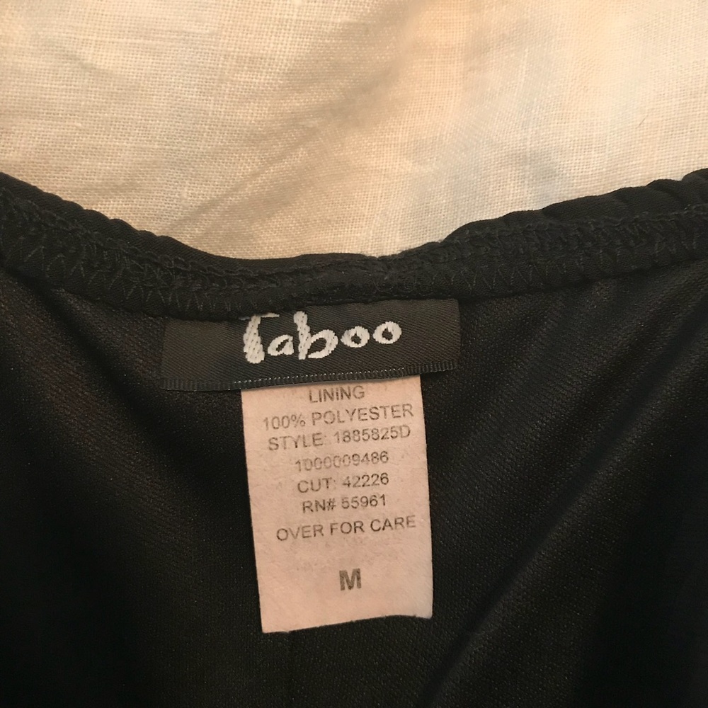 Short black dress - Picture 3 of 3